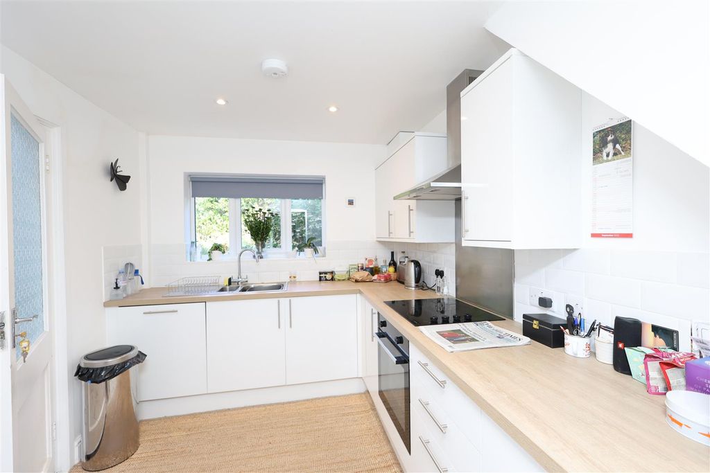 Property photo 3 of 19 Kitchen