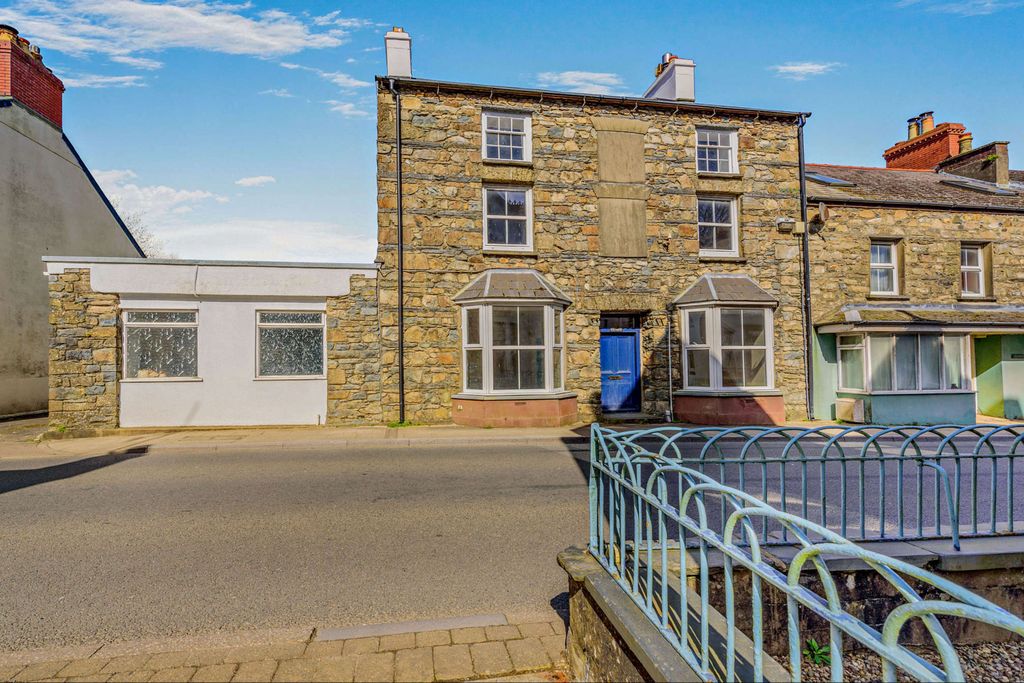 Property photo 1 of 22 Porthmeor, Newport, Pembrokeshire Sa42 0Td