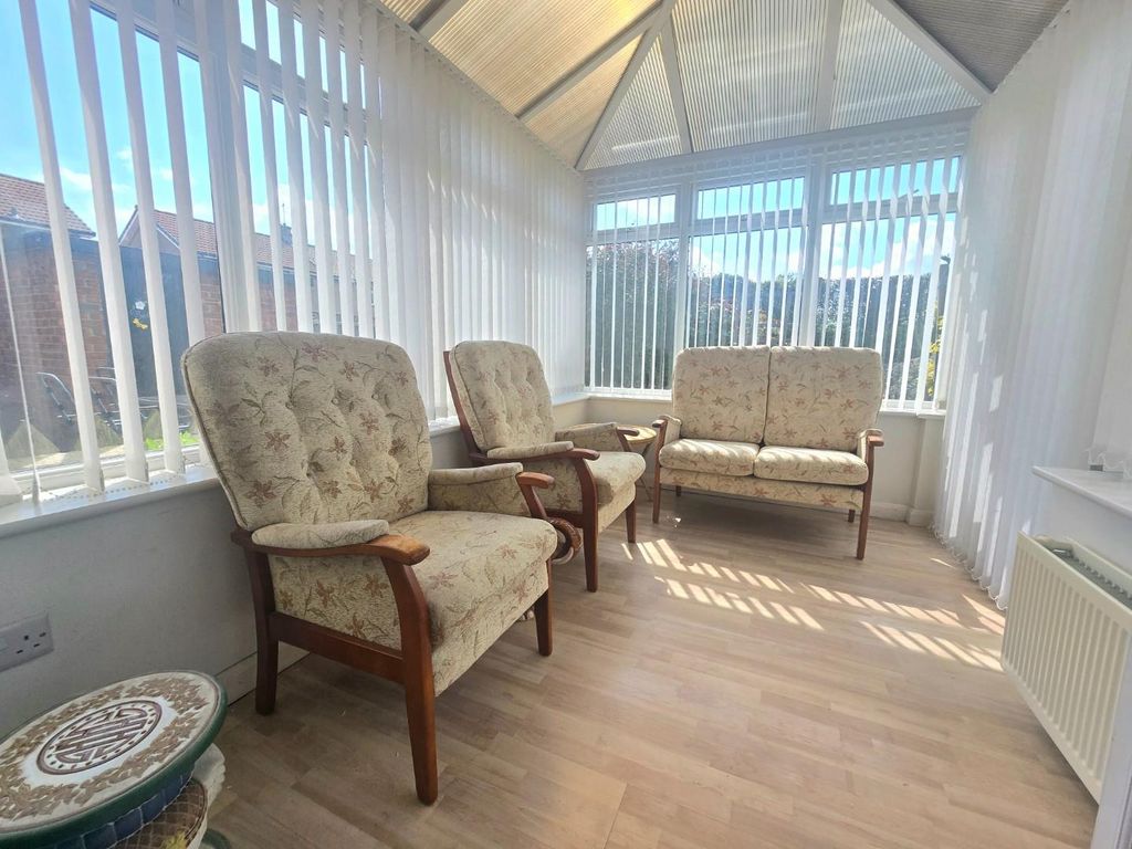 Property photo 3 of 16 Conservatory