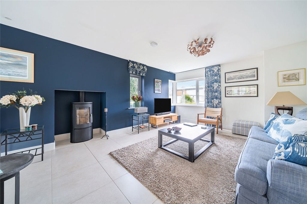 Property photo 3 of 16 Sitting Room