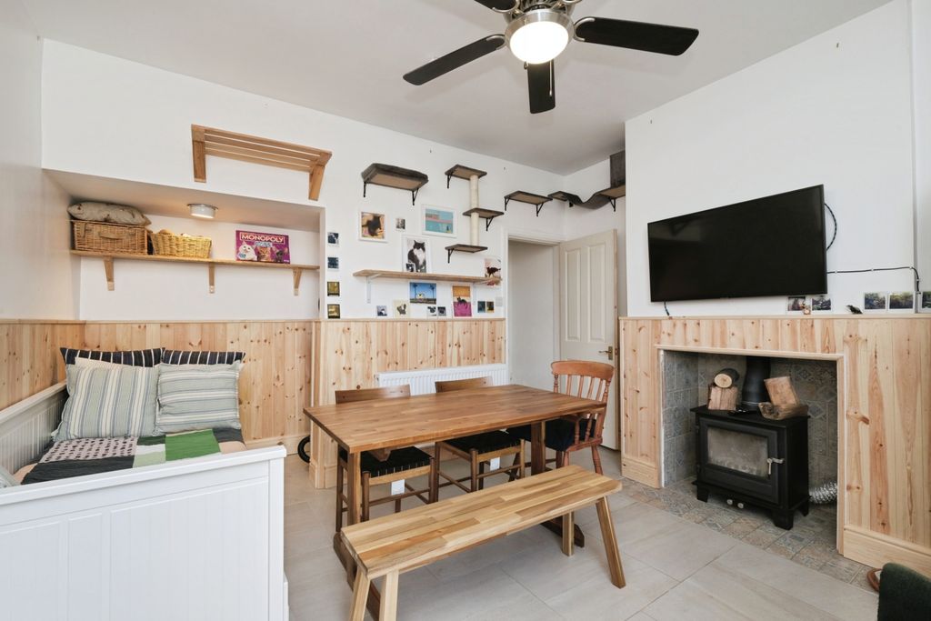 Property photo 3 of 15 Dining Room