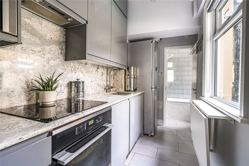 Property photo 2 of 26 Picture No. 16