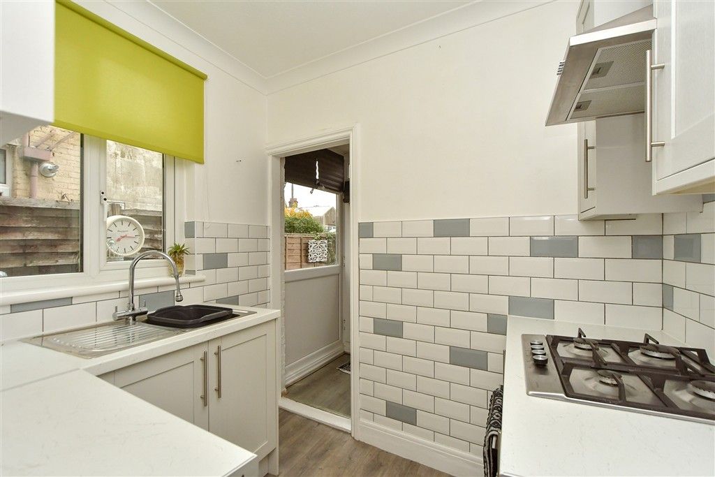 Property photo 3 of 8 Kitchen