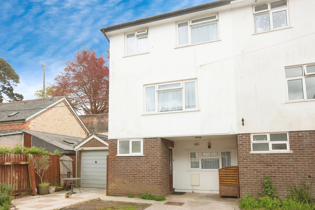 Property photo 2 of 17 Photo