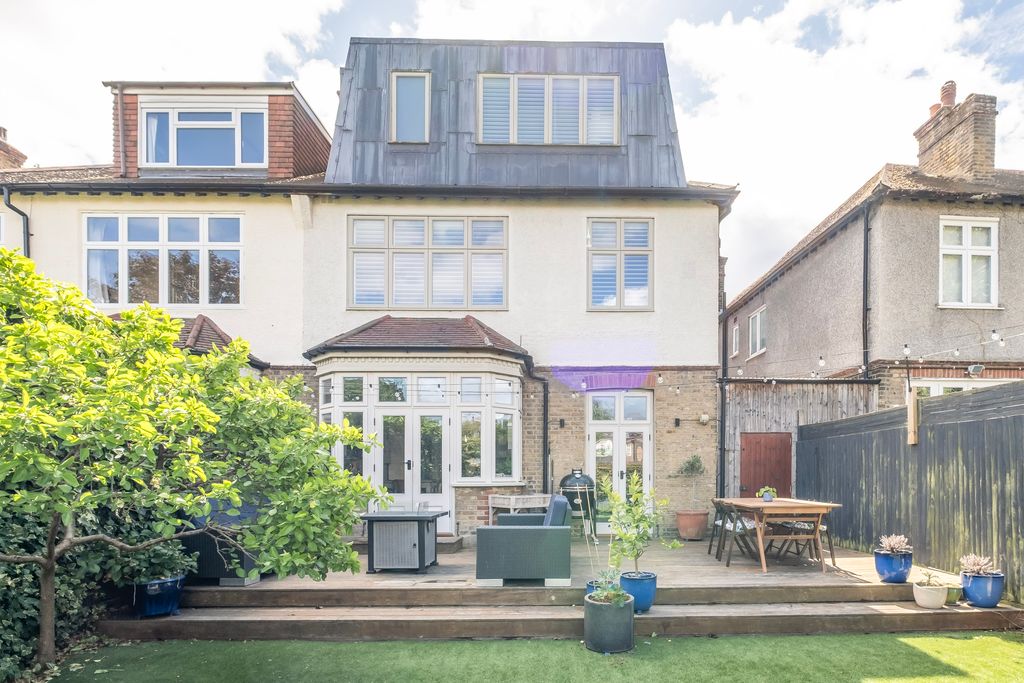 Property photo 2 of 18
