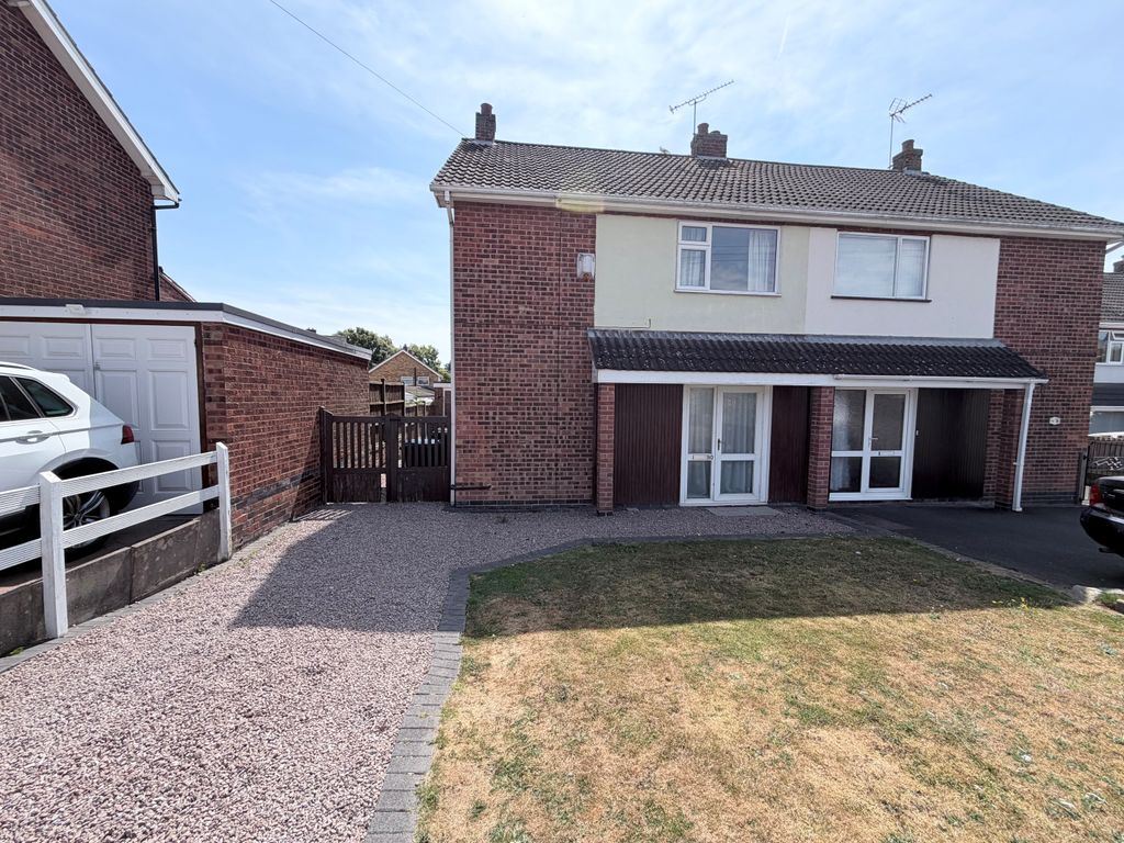 Property photo 1 of 17 Outlands Drive, Hinckley