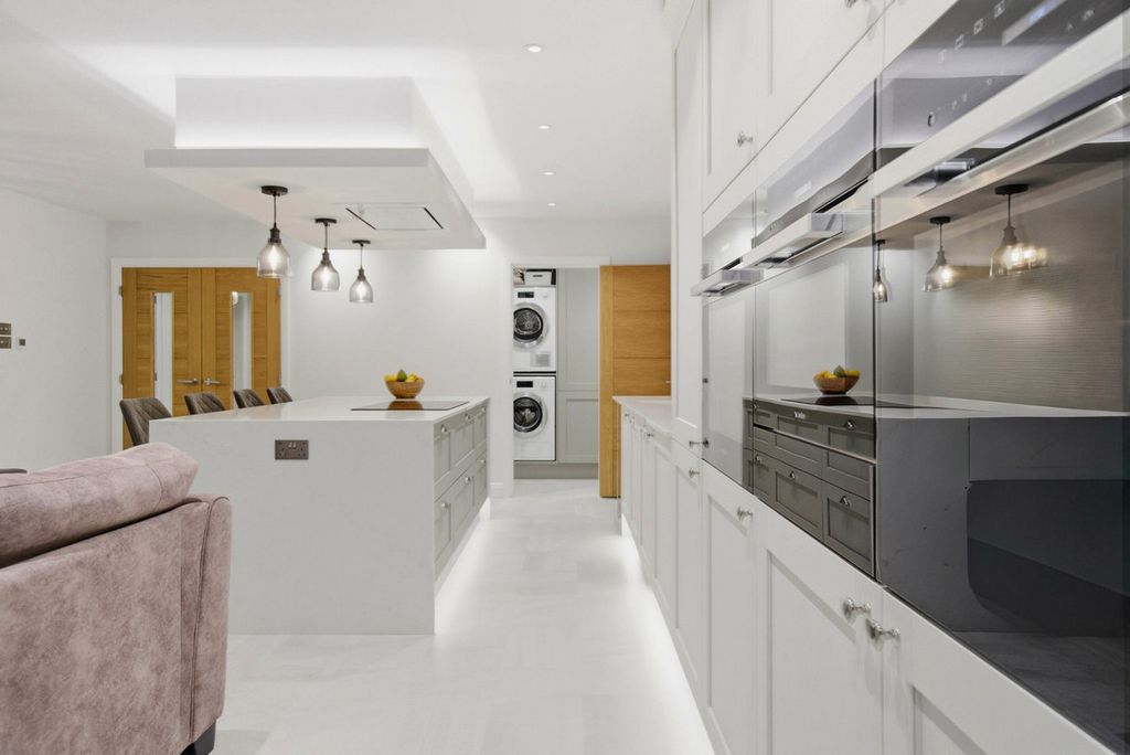 Property photo 3 of 31