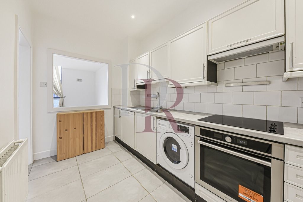 Property photo 3 of 12 Kitchen