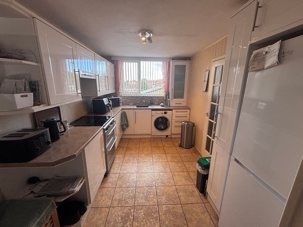 Property photo 2 of 14 Kitchen