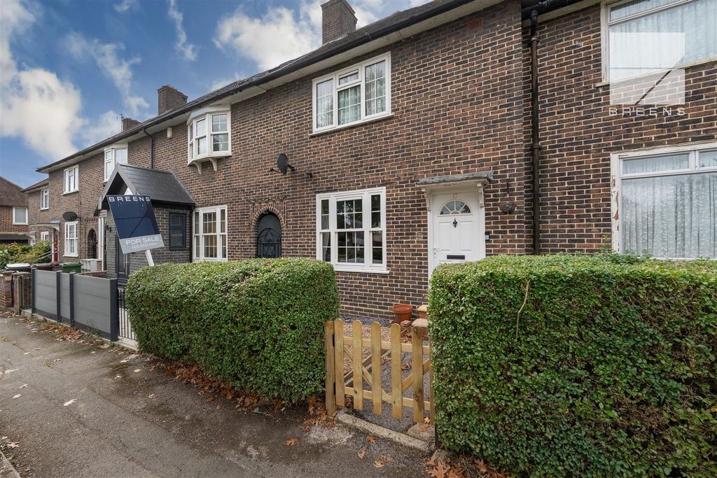 Property photo 2 of 31 17 Manor Farm Drive_0030.Jpg