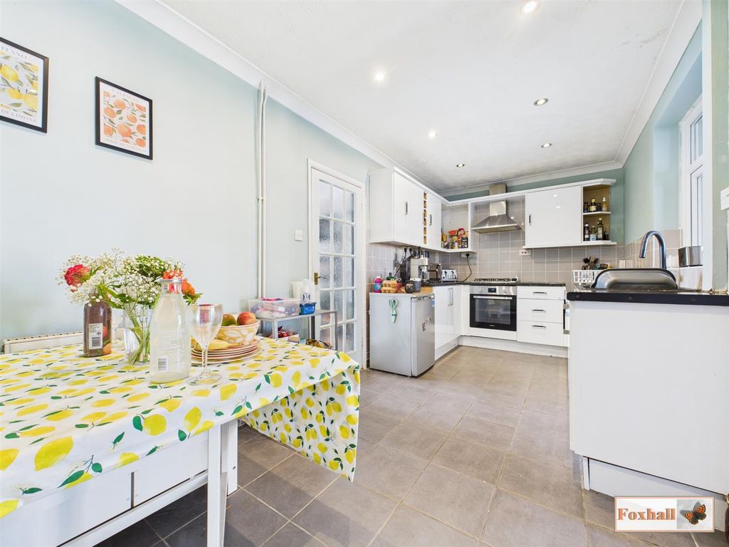 Property photo 2 of 20 Kitchen/Breakfast Room