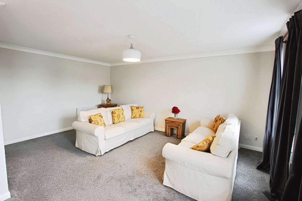Property photo 2 of 11 Lounge