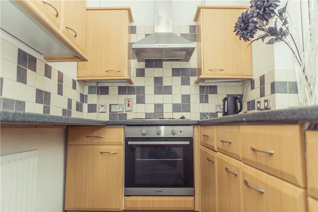 Property photo 3 of 10 Kitchen