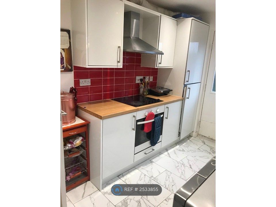 Property photo 3 of 16 Spacious Kitchen