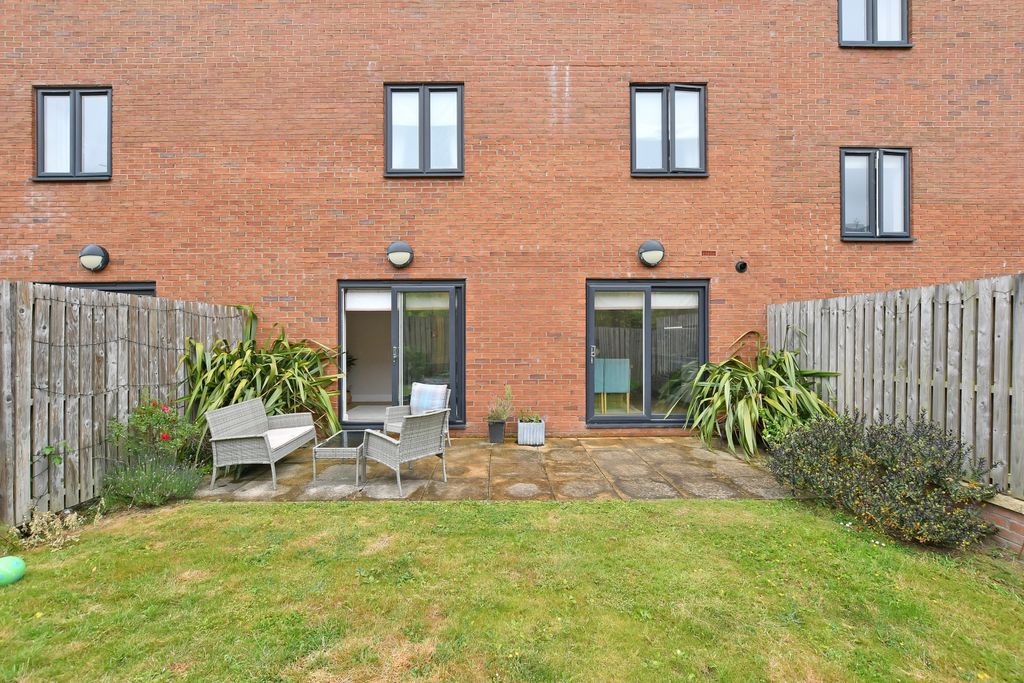 Property photo 1 of 17 Front External