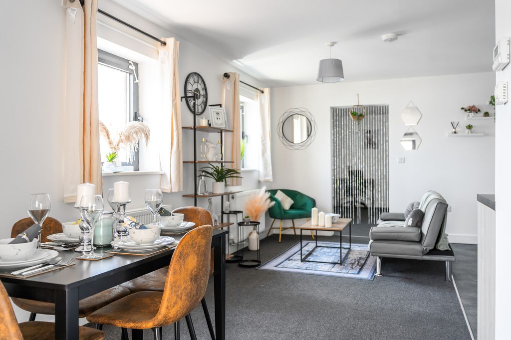 Property photo 2 of 37