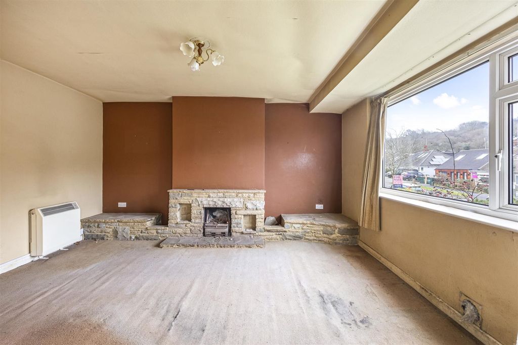 Property photo 2 of 22 Living Room