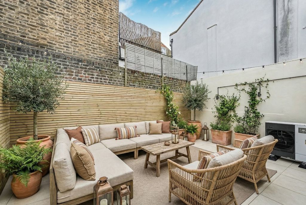 Property photo 1 of 6