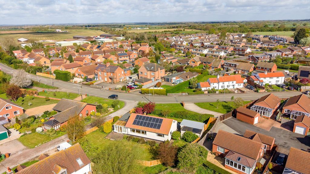 Property photo 2 of 31