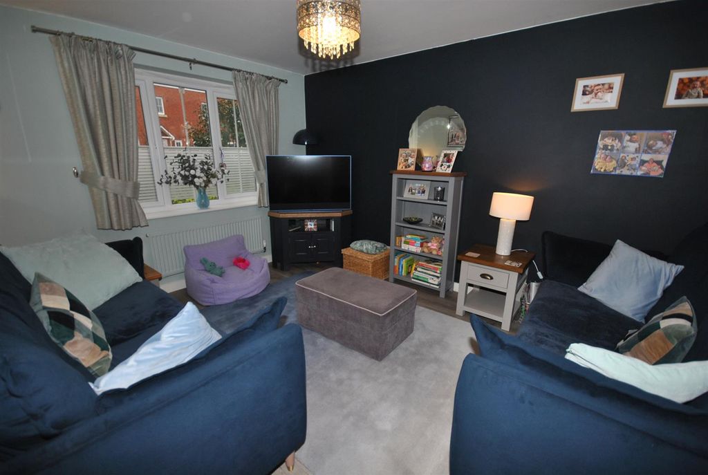 Property photo 2 of 15 Lounge