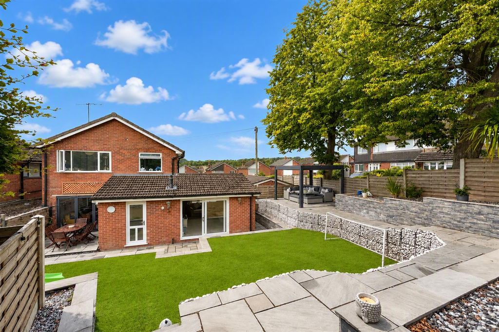 Property photo 2 of 24 Rear Gardens