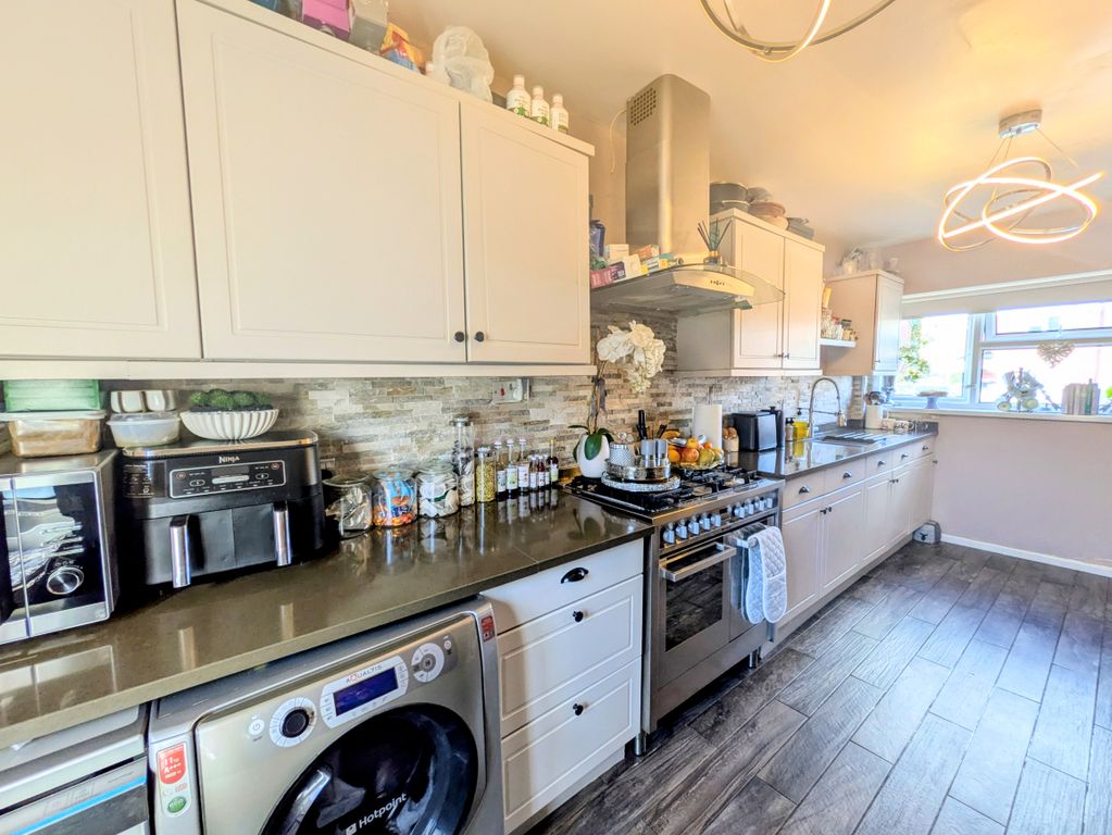 Property photo 3 of 16 1000024253