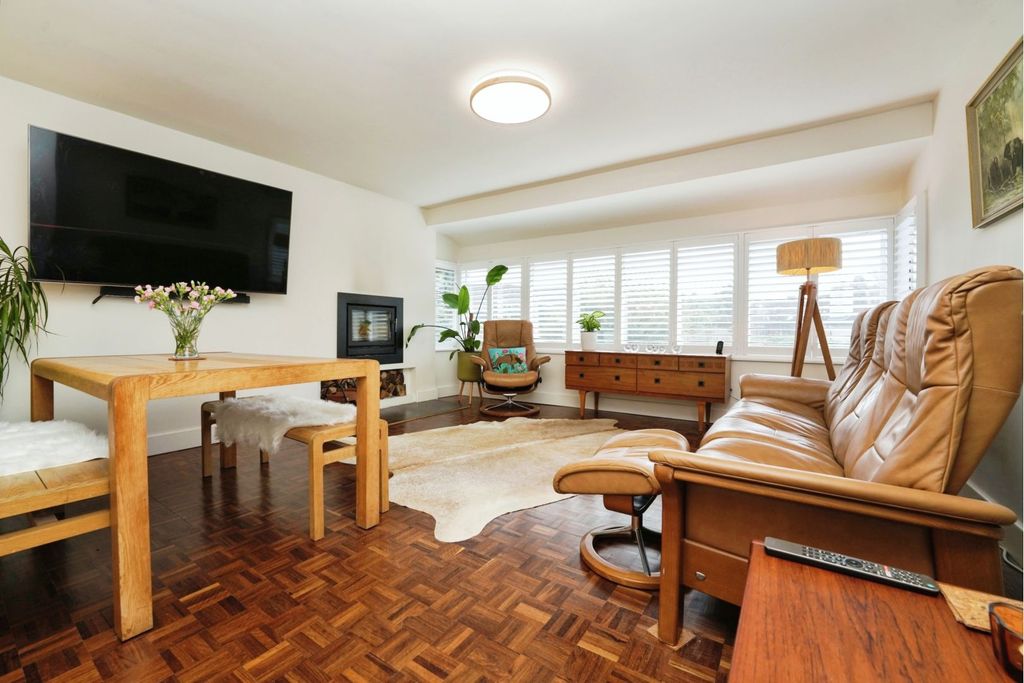 Property photo 3 of 20 Living Room