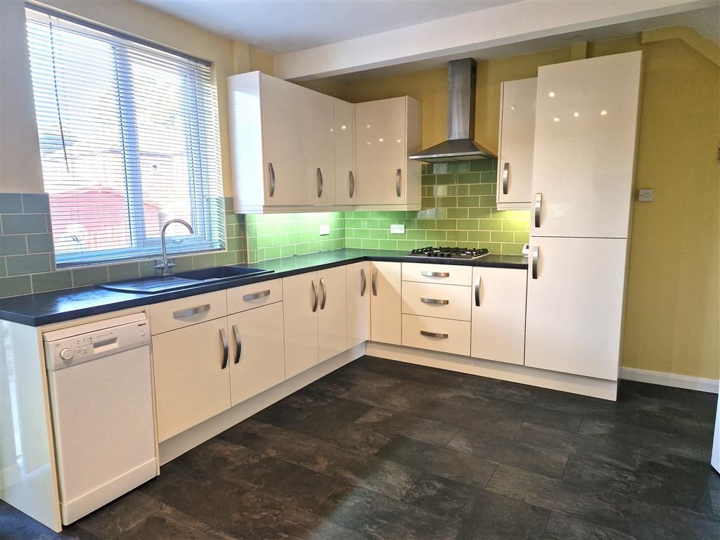 Property photo 2 of 11 Kitchen