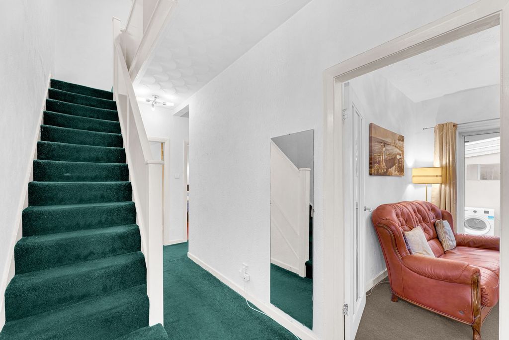 Property photo 3 of 32