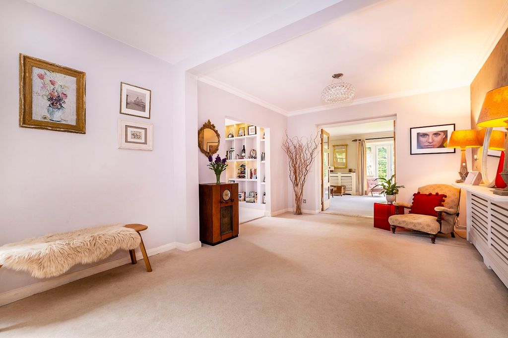 Property photo 2 of 26 Entrance Hall