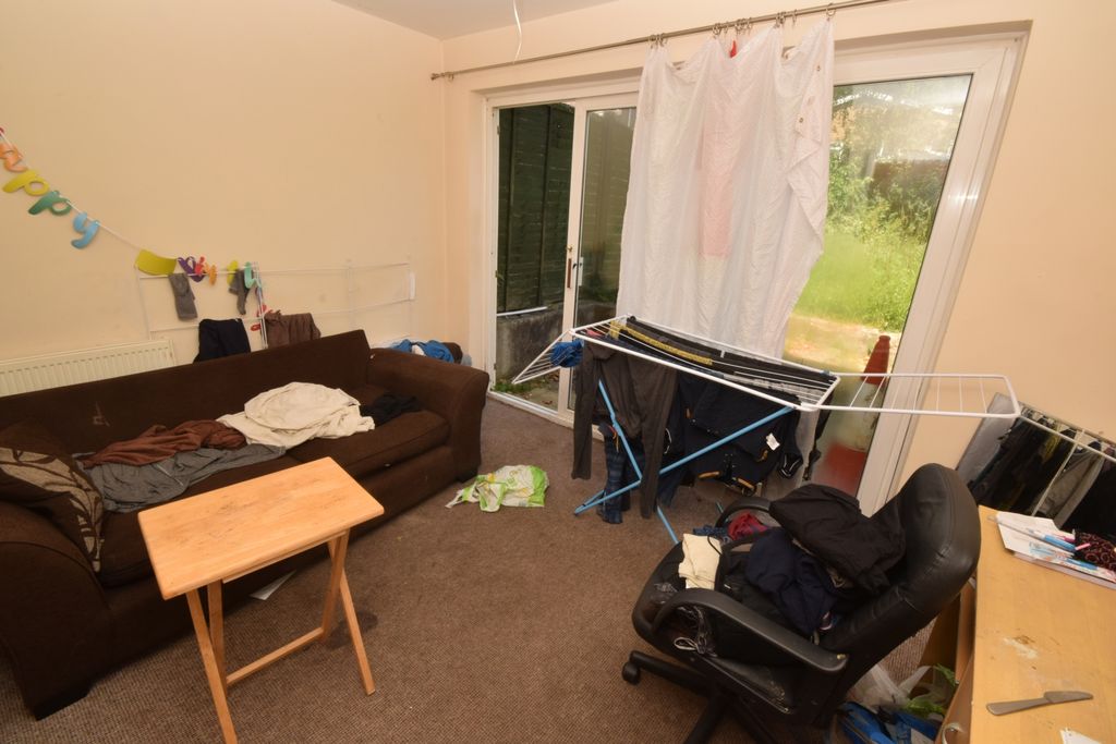 Property photo 2 of 9 Lounge