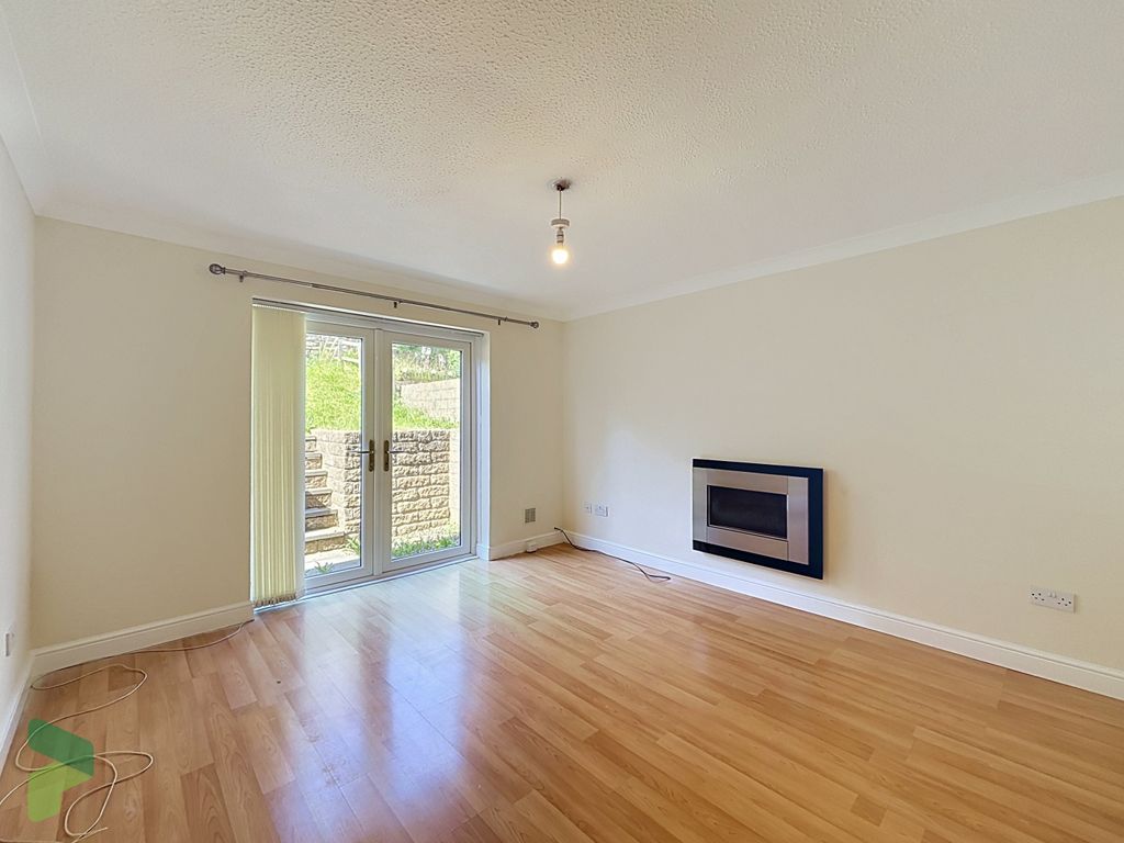 Property photo 3 of 12 Lounge