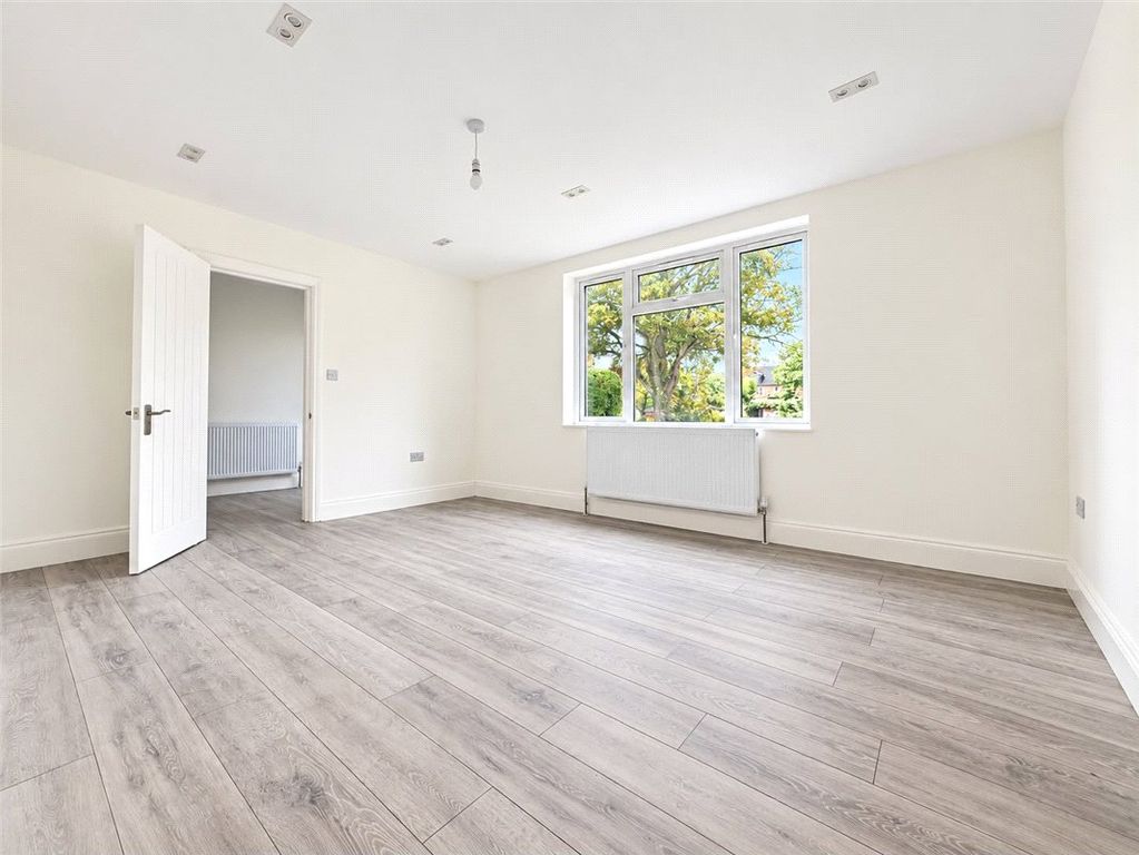 Property photo 3 of 15 Picture No. 04
