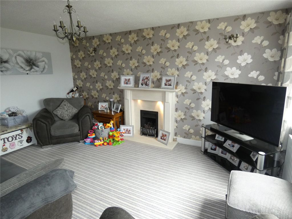 Property photo 2 of 14 Lounge