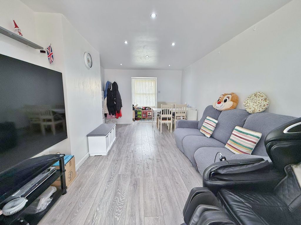 Property photo 2 of 19 Photo 3