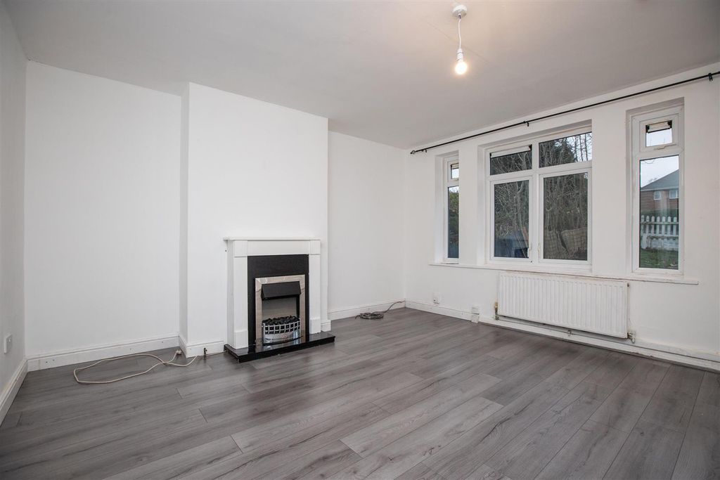 Property photo 2 of 14 Approach