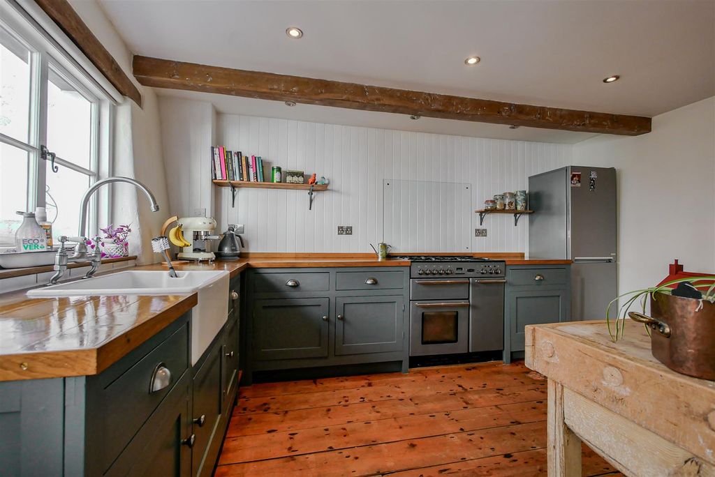 Property photo 3 of 16 Kitchen
