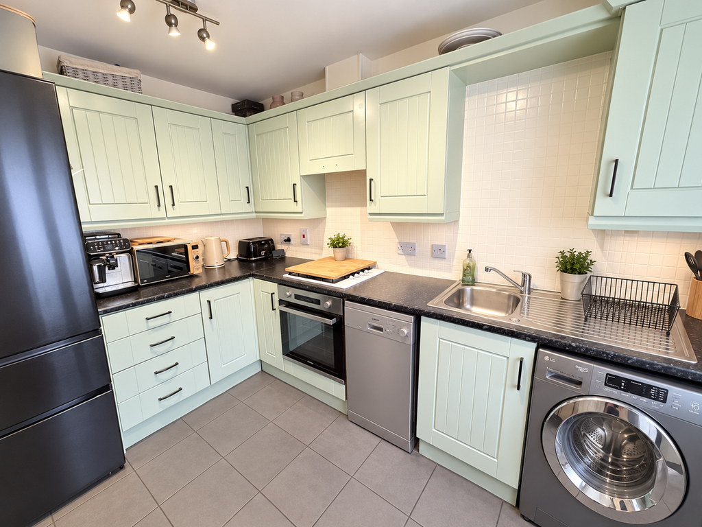 Property photo 2 of 7 Kitchen