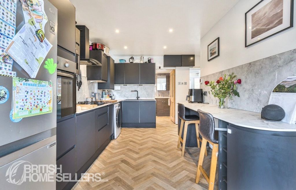 Property photo 2 of 19 Picture No. 20