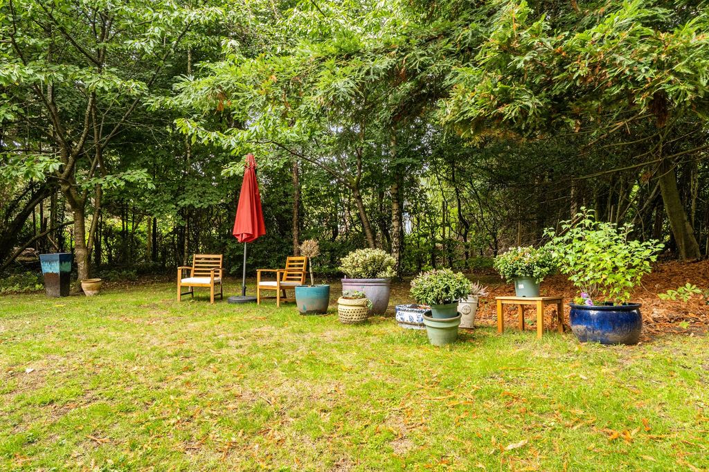 Property photo 3 of 14 Gardens