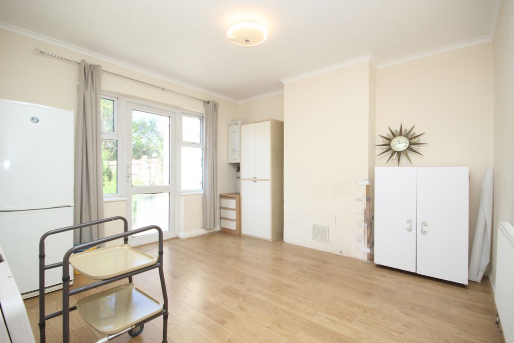 Property photo 3 of 11 Gallery