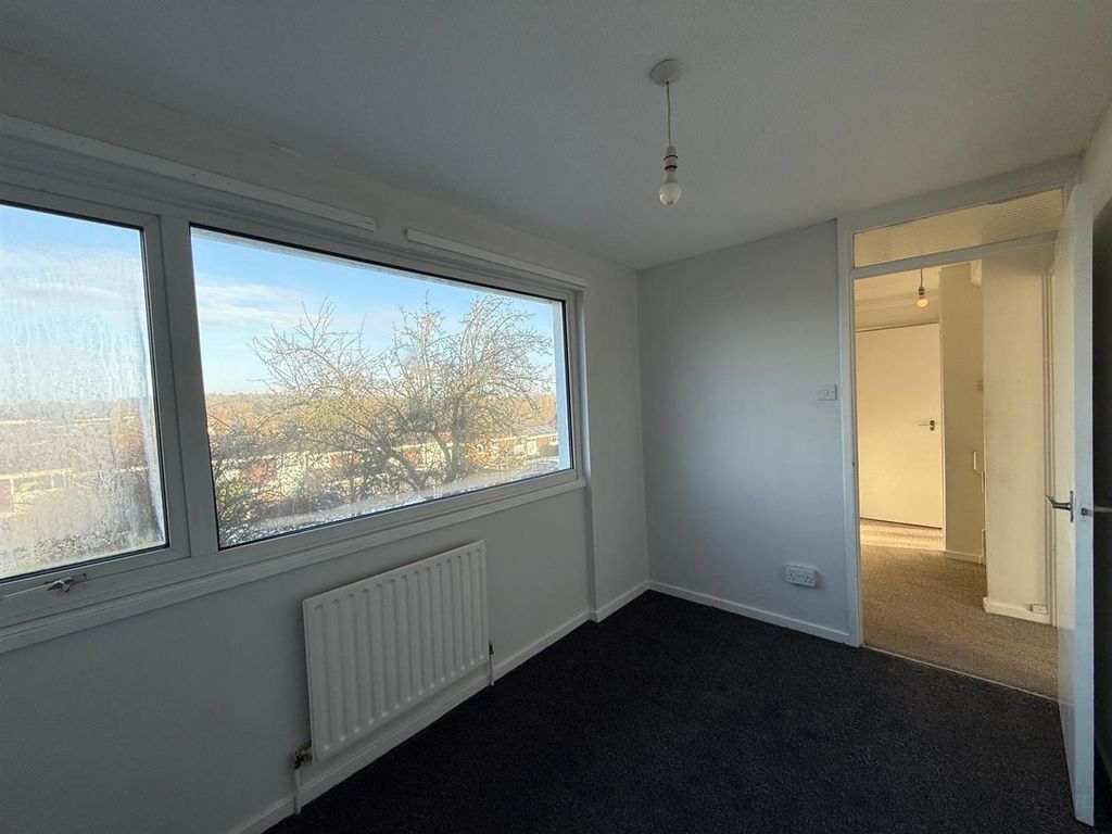 Property photo 3 of 10 Bedroom 1.2