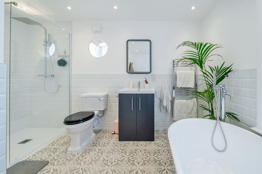 Property photo 3 of 21 1526787-13-6Aba57...