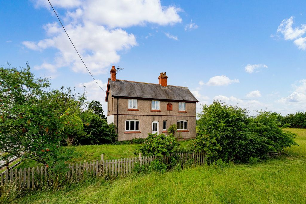 Property photo 2 of 11 Farmhouse