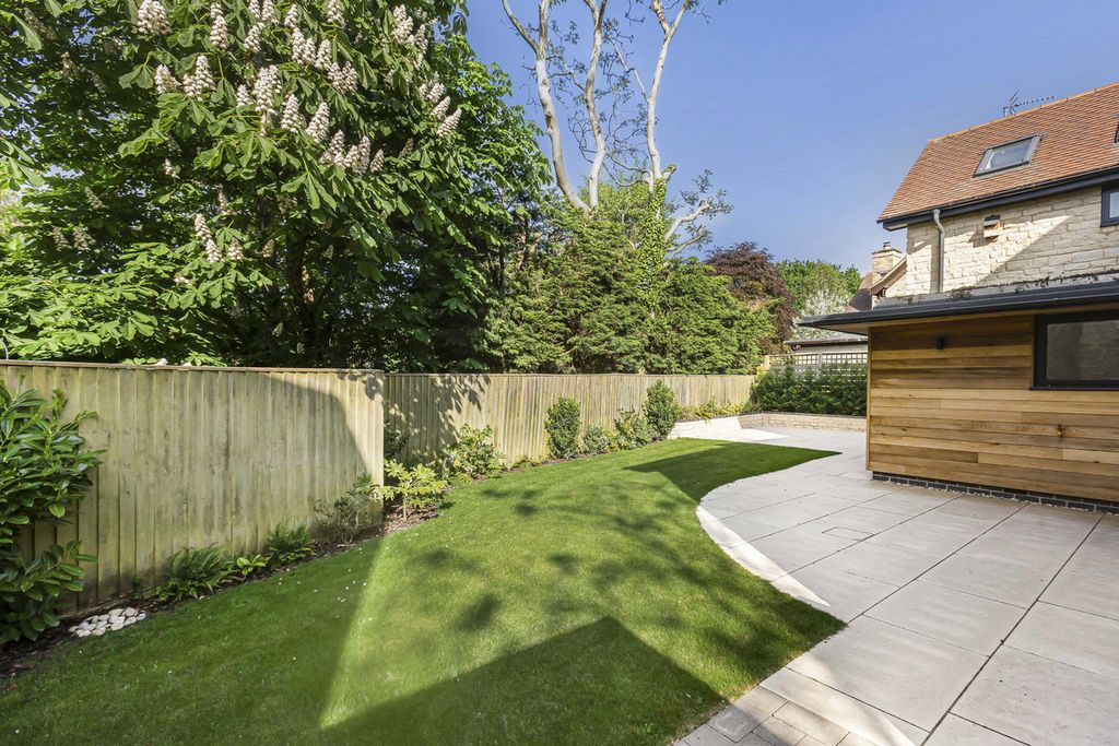 Property photo 1 of 31