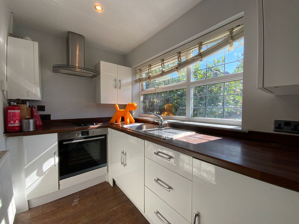 Property photo 2 of 7 Kitchen
