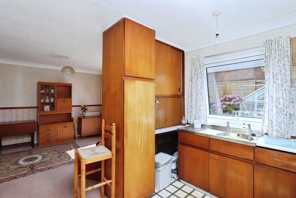 Property photo 3 of 22 Kitchen