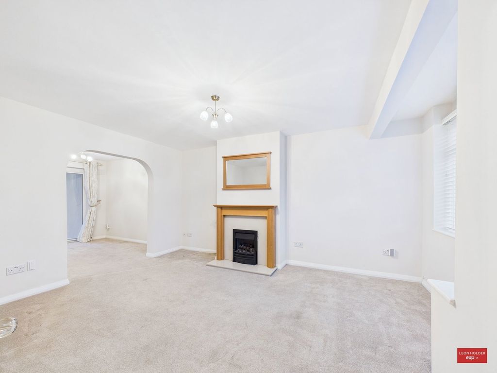 Property photo 3 of 28