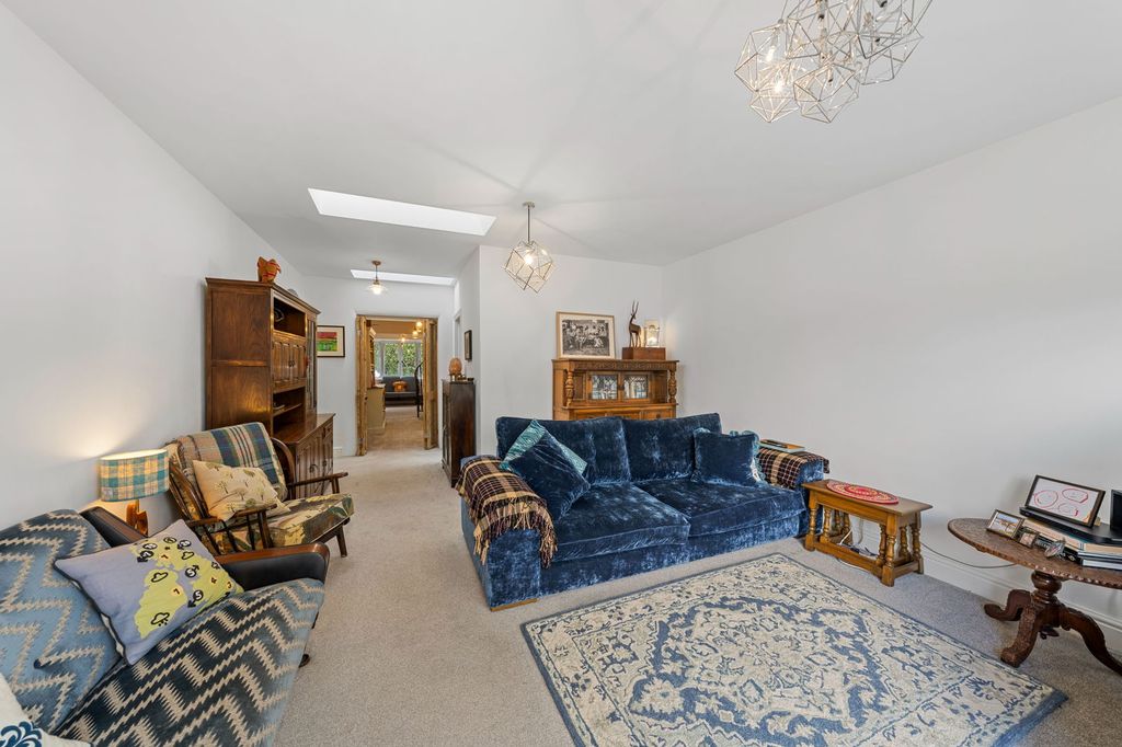 Property photo 3 of 28