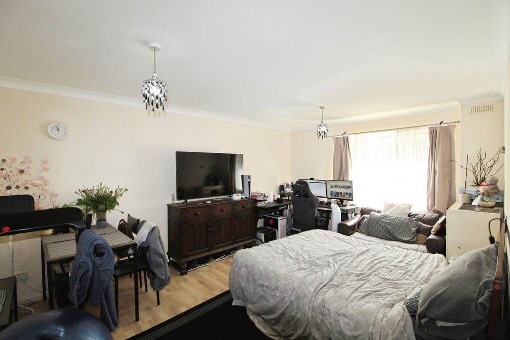 Property photo 3 of 9 Gallery